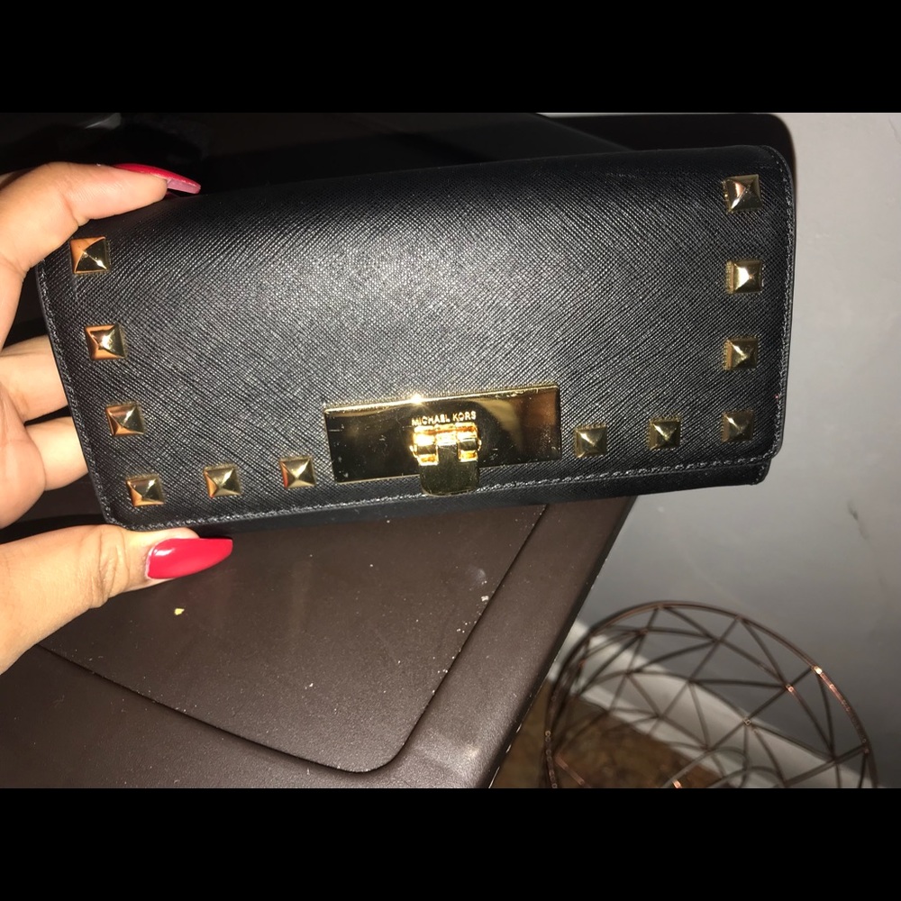 Michael kors black leather wallet.